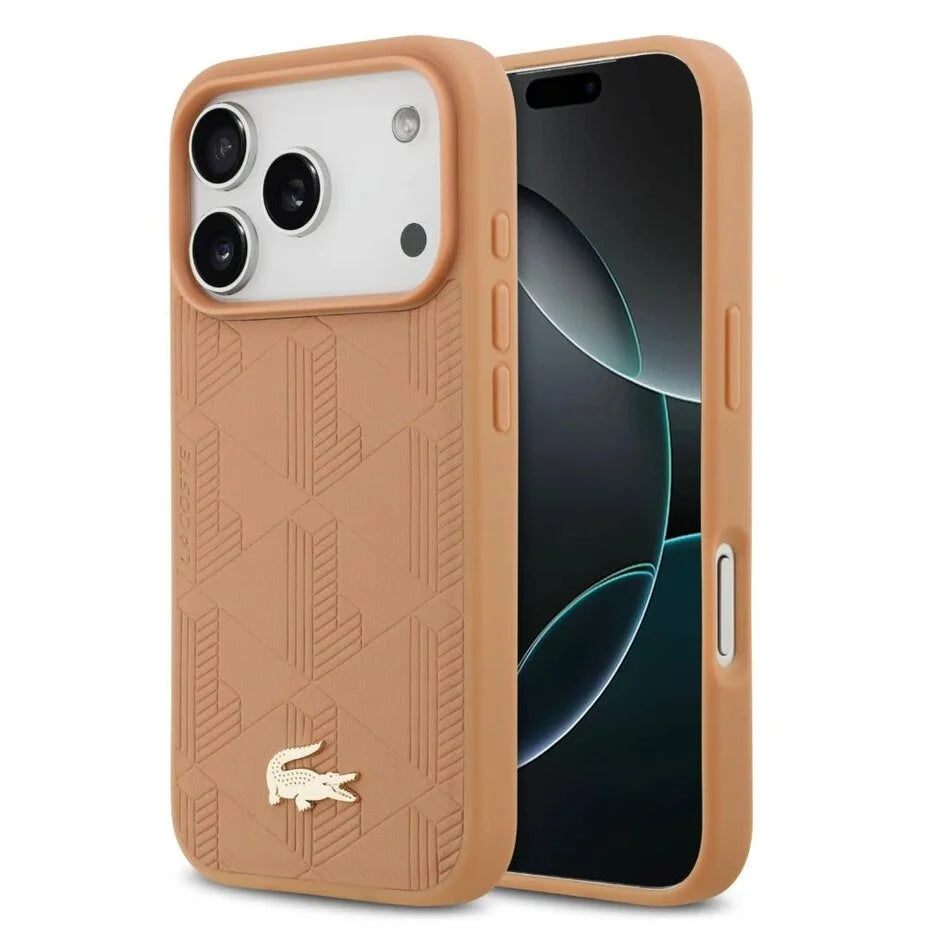 Lacoste iPhone 17 Pro Max Backcover Hoesje – MagSafe Compatibel – Luxe Monogramme Print met Goud Logo